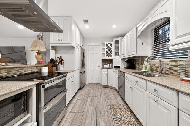 2514 Pine Village Drive, Houston, TX 77080