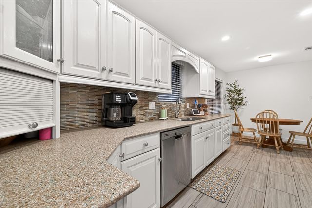 2514 Pine Village Drive, Houston, TX 77080