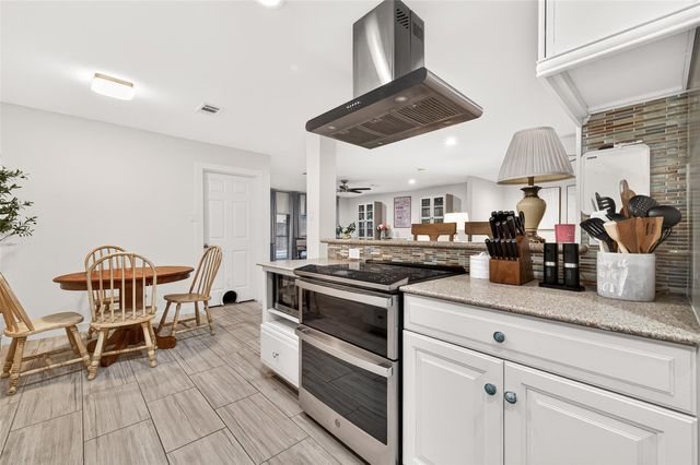 2514 Pine Village Drive, Houston, TX 77080