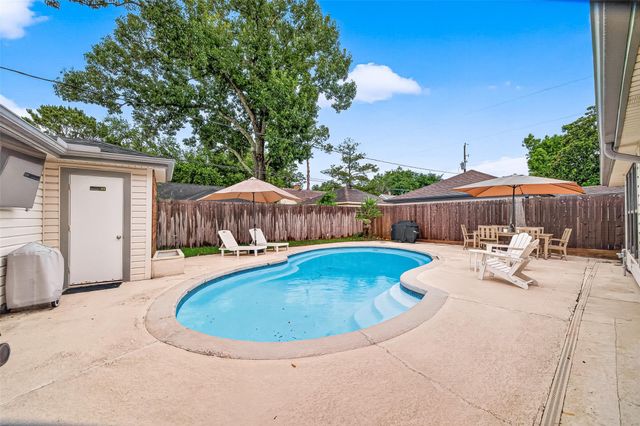 2514 Pine Village Drive, Houston, TX 77080
