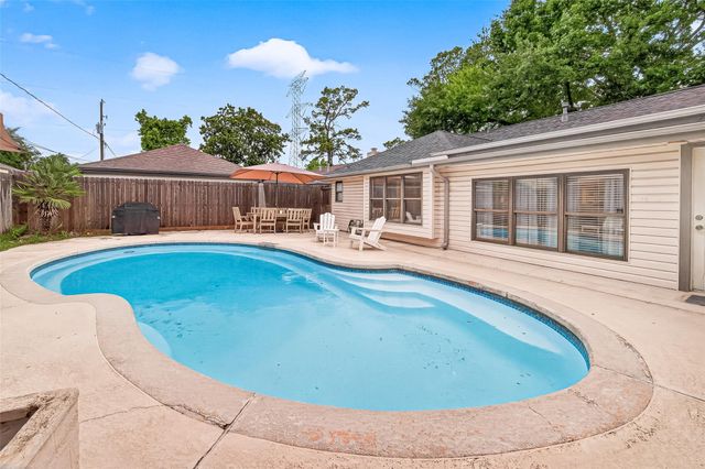 2514 Pine Village Drive, Houston, TX 77080