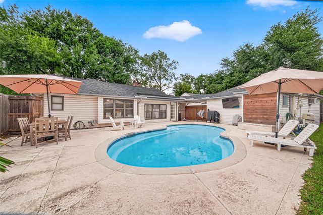 2514 Pine Village Drive, Houston, TX 77080