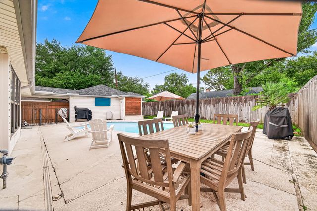 2514 Pine Village Drive, Houston, TX 77080