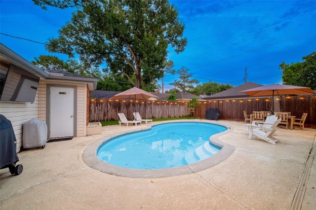 2514 Pine Village Drive, Houston, TX 77080