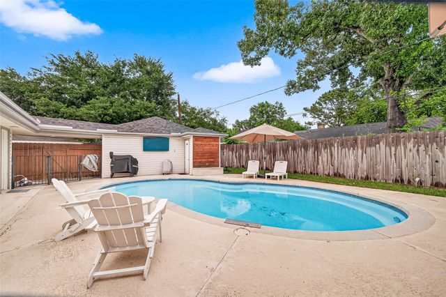 2514 Pine Village Drive, Houston, TX 77080