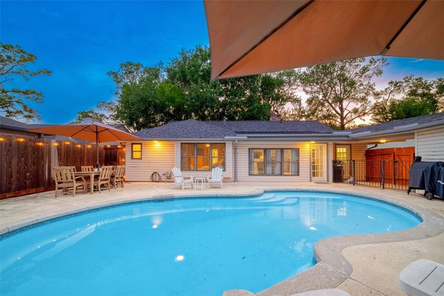 2514 Pine Village Drive, Houston, TX 77080