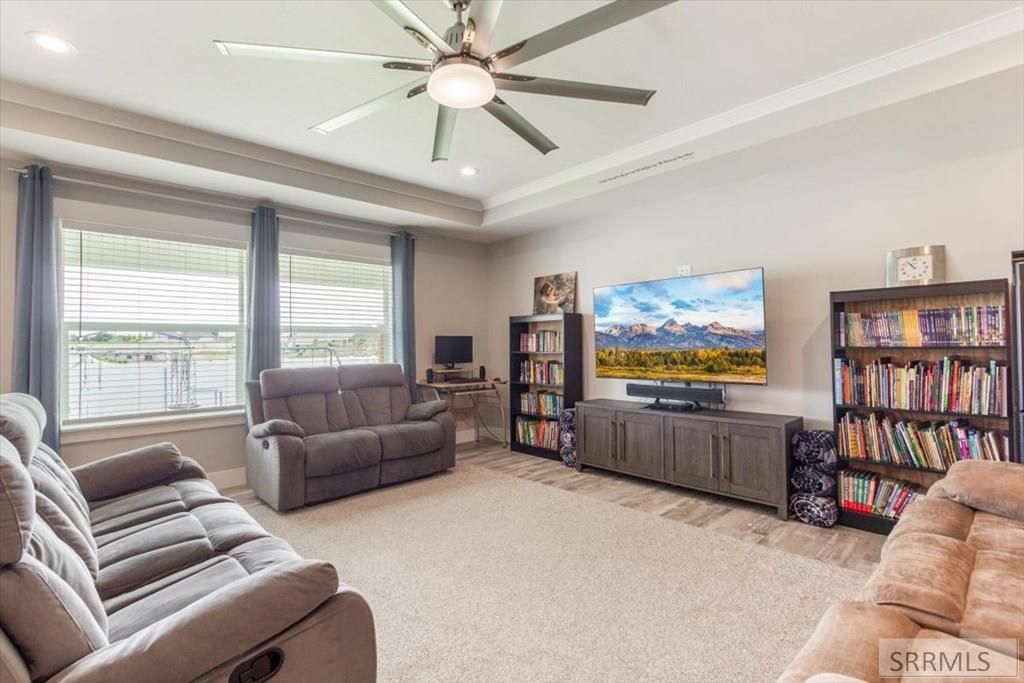 Image 5 of property listing at 5849 Macrae Dr, Idaho Falls, ID 83402