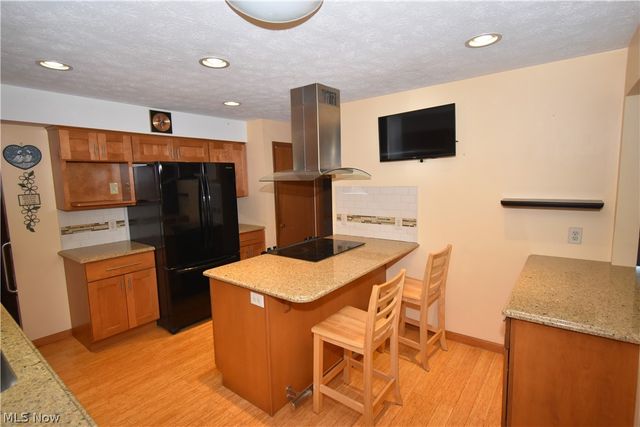 24354 S Oxford Oval, North Olmsted, OH 44070