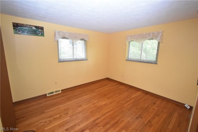24354 S Oxford Oval, North Olmsted, OH 44070