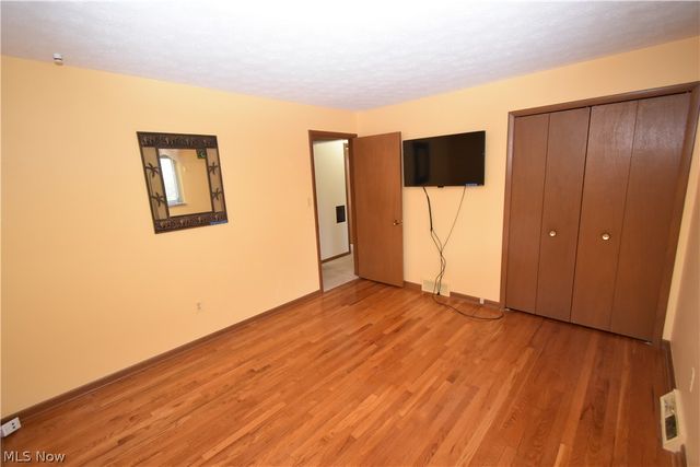 24354 S Oxford Oval, North Olmsted, OH 44070