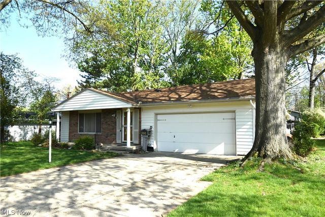 24354 S Oxford Oval, North Olmsted, OH 44070