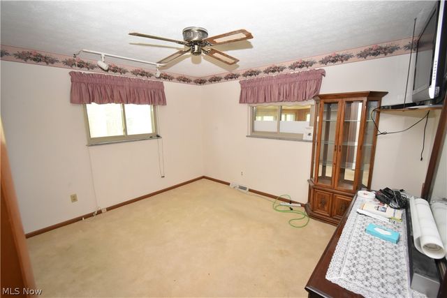 24354 S Oxford Oval, North Olmsted, OH 44070