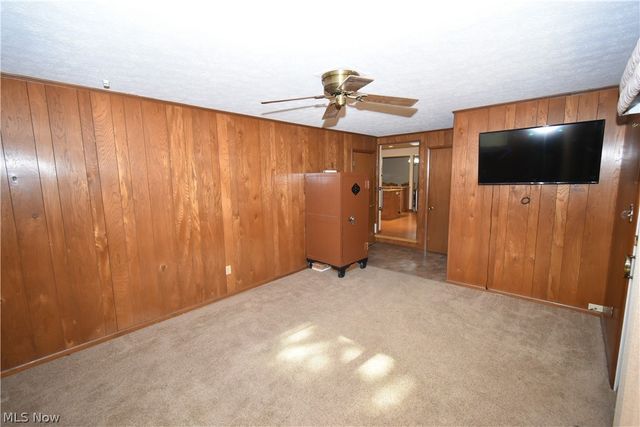 24354 S Oxford Oval, North Olmsted, OH 44070