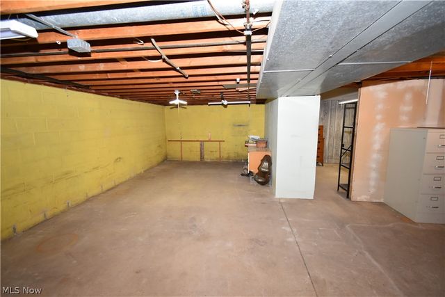 24354 S Oxford Oval, North Olmsted, OH 44070