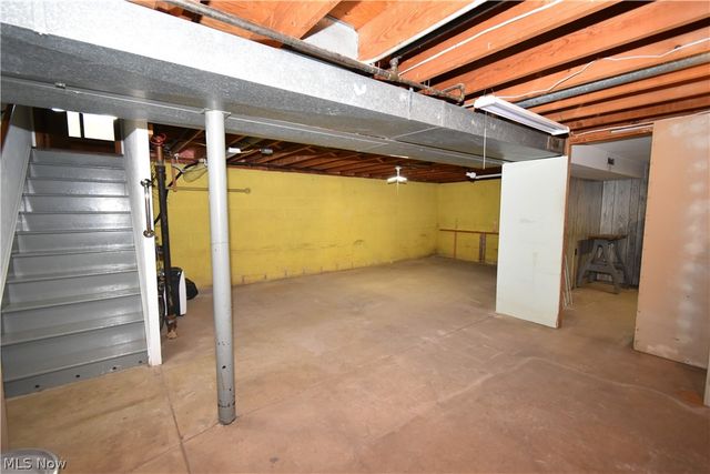 24354 S Oxford Oval, North Olmsted, OH 44070
