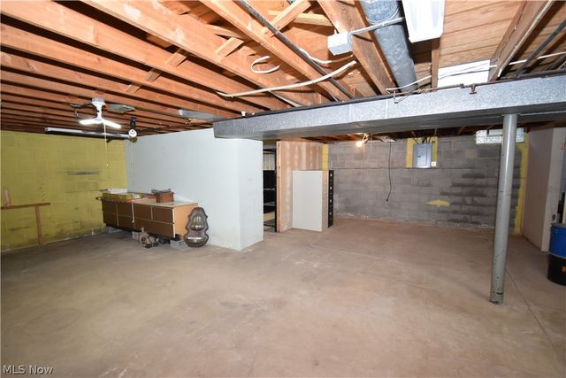 24354 S Oxford Oval, North Olmsted, OH 44070