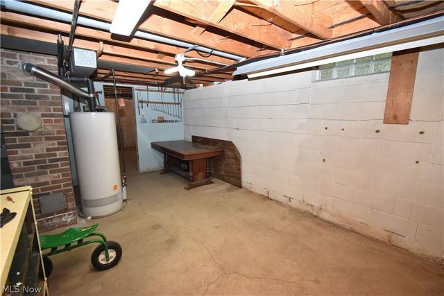 24354 S Oxford Oval, North Olmsted, OH 44070