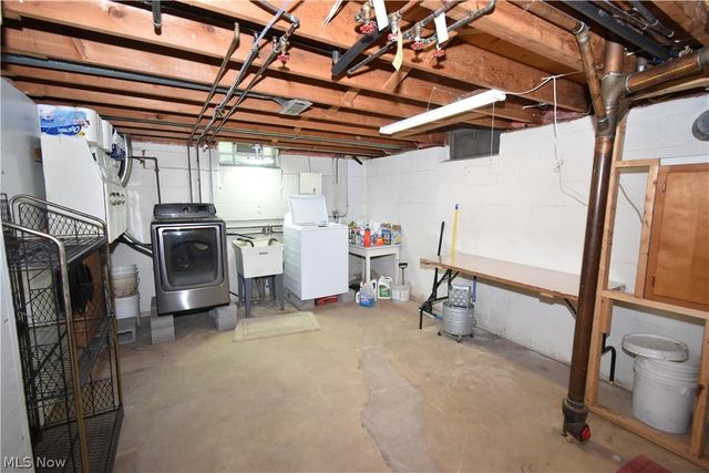 24354 S Oxford Oval, North Olmsted, OH 44070