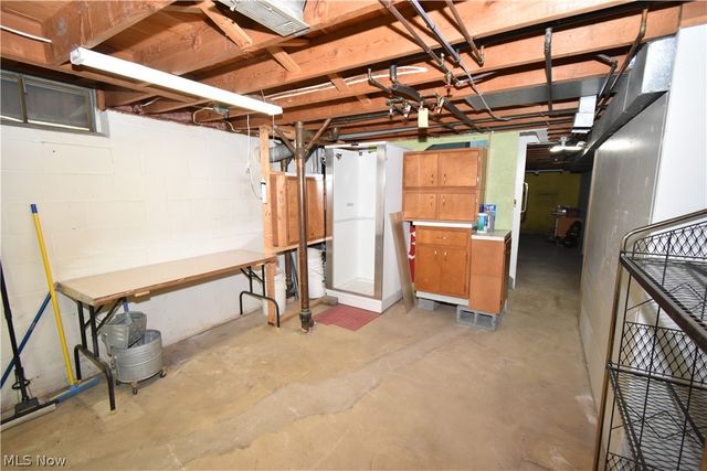 24354 S Oxford Oval, North Olmsted, OH 44070