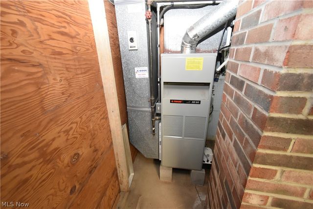 24354 S Oxford Oval, North Olmsted, OH 44070
