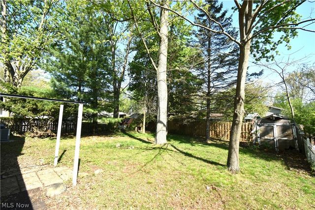 24354 S Oxford Oval, North Olmsted, OH 44070