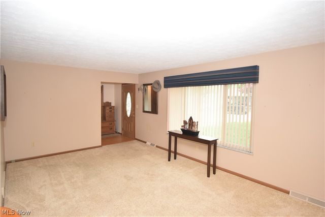 24354 S Oxford Oval, North Olmsted, OH 44070