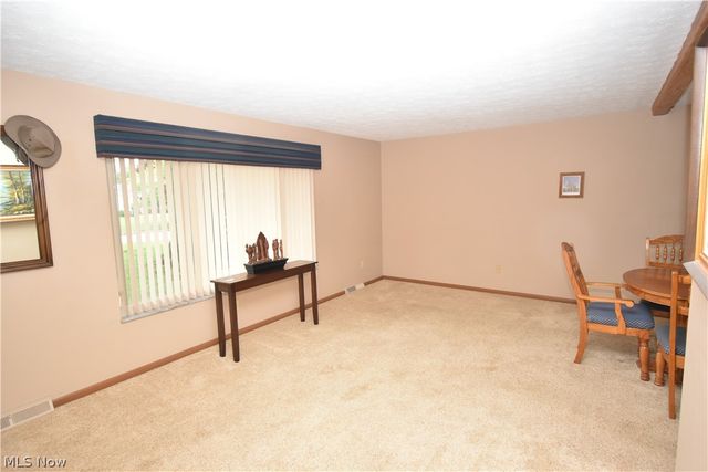 24354 S Oxford Oval, North Olmsted, OH 44070