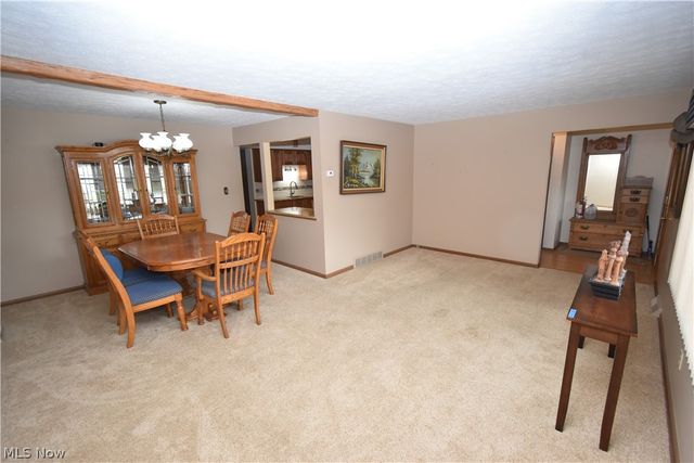 24354 S Oxford Oval, North Olmsted, OH 44070