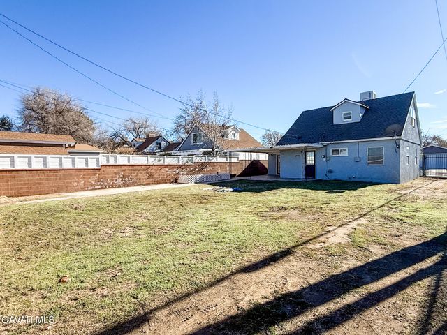 835 W Avenue J1, Lancaster, CA 93534