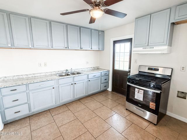 835 W Avenue J1, Lancaster, CA 93534