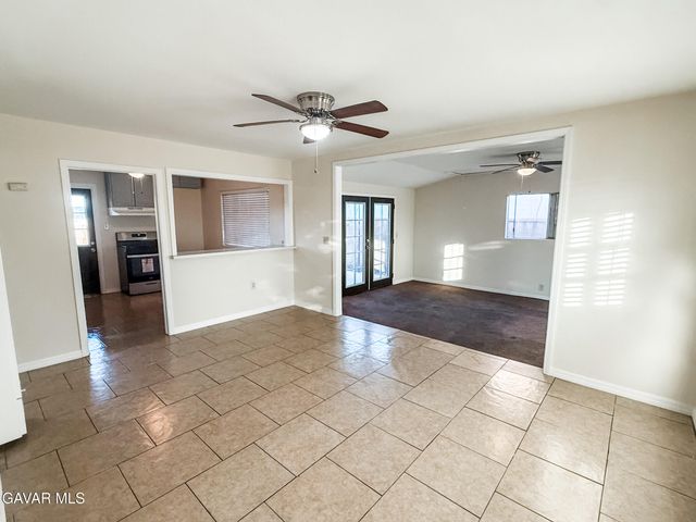 835 W Avenue J1, Lancaster, CA 93534