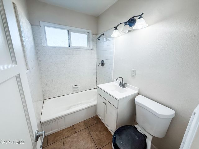 835 W Avenue J1, Lancaster, CA 93534