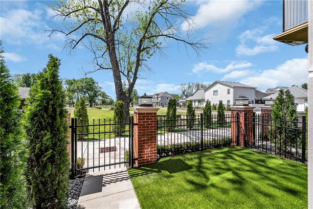 329 5th Street, Bentonville, AR 72712