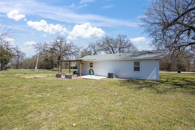 204 Pine Street, Chico, TX 76431