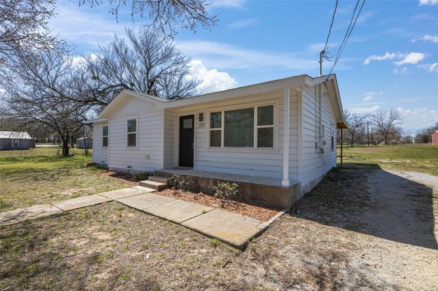 204 Pine Street, Chico, TX 76431