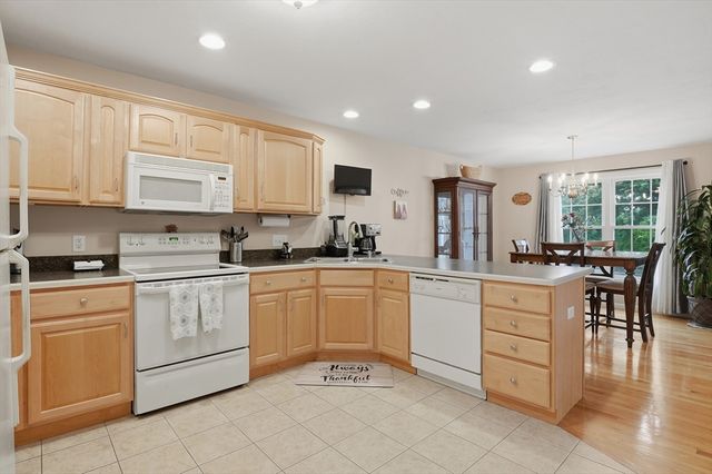 106 Manchester St 106, Leominster, MA 01453