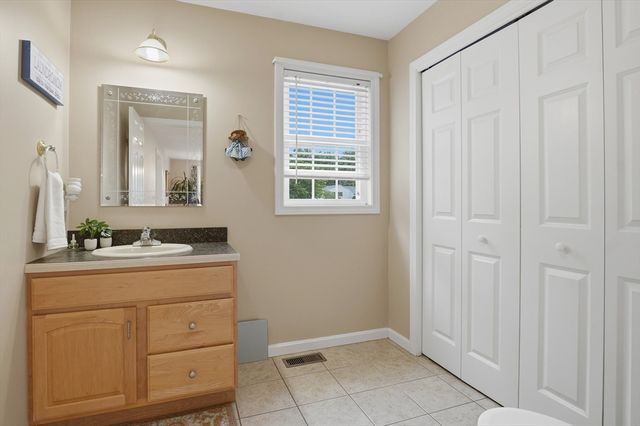 106 Manchester St 106, Leominster, MA 01453