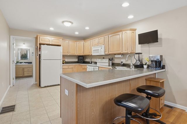106 Manchester St 106, Leominster, MA 01453