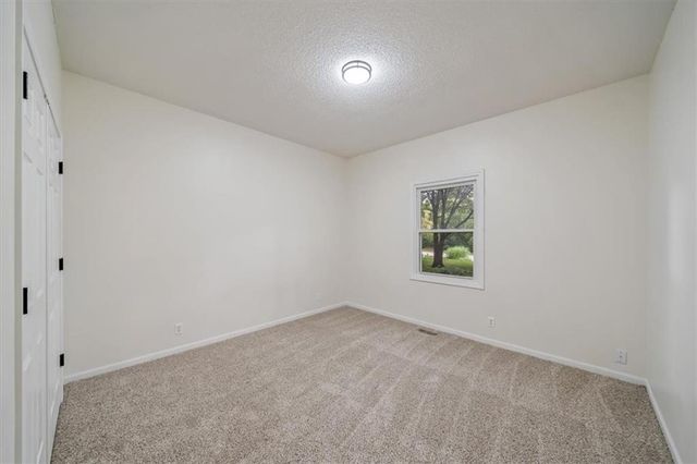 11425 Northwood Circle, Olathe, KS 66061