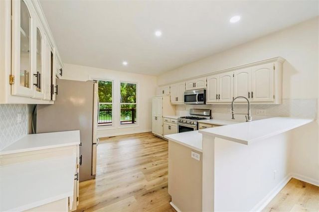11425 Northwood Circle, Olathe, KS 66061