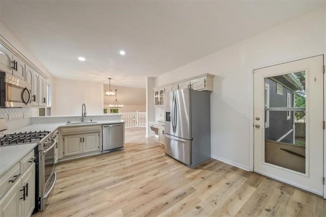 11425 Northwood Circle, Olathe, KS 66061