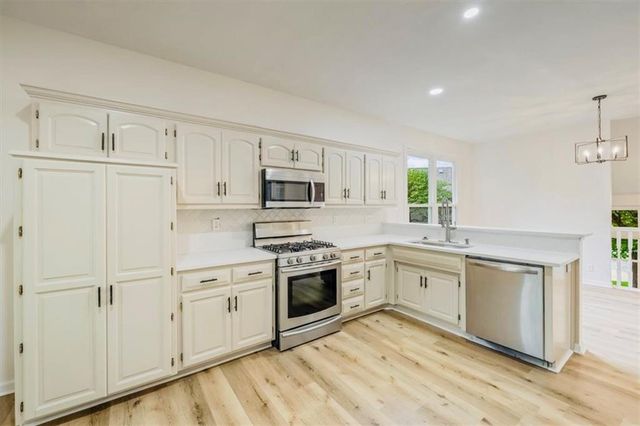 11425 Northwood Circle, Olathe, KS 66061