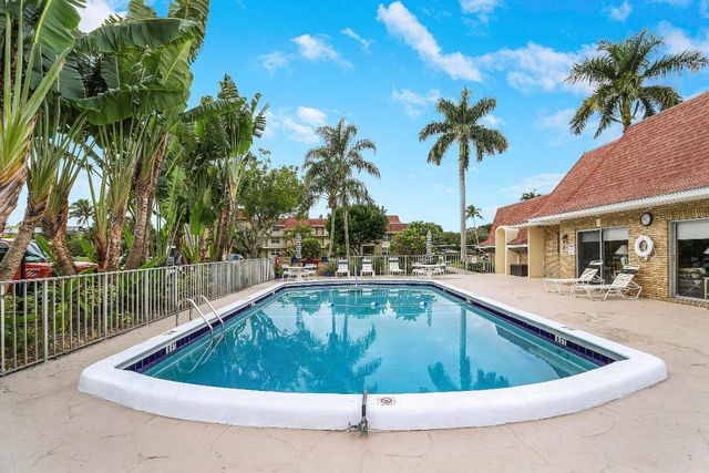 5510 Tamberlane Circle 143, Palm Beach Gardens, FL 33418