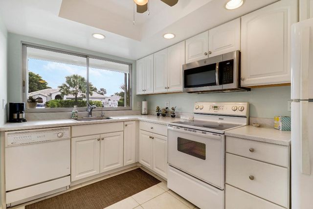 5510 Tamberlane Circle 143, Palm Beach Gardens, FL 33418