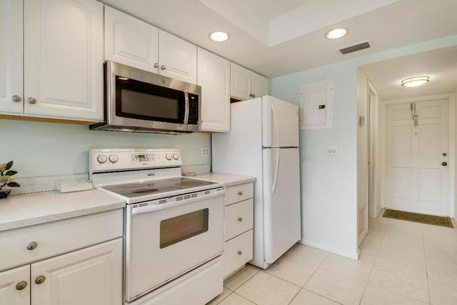 5510 Tamberlane Circle 143, Palm Beach Gardens, FL 33418