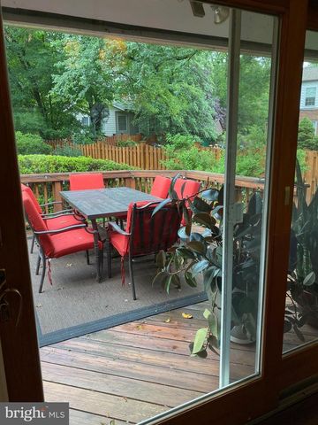 9808 FOREST GROVE DR, Silver Spring, MD 20902