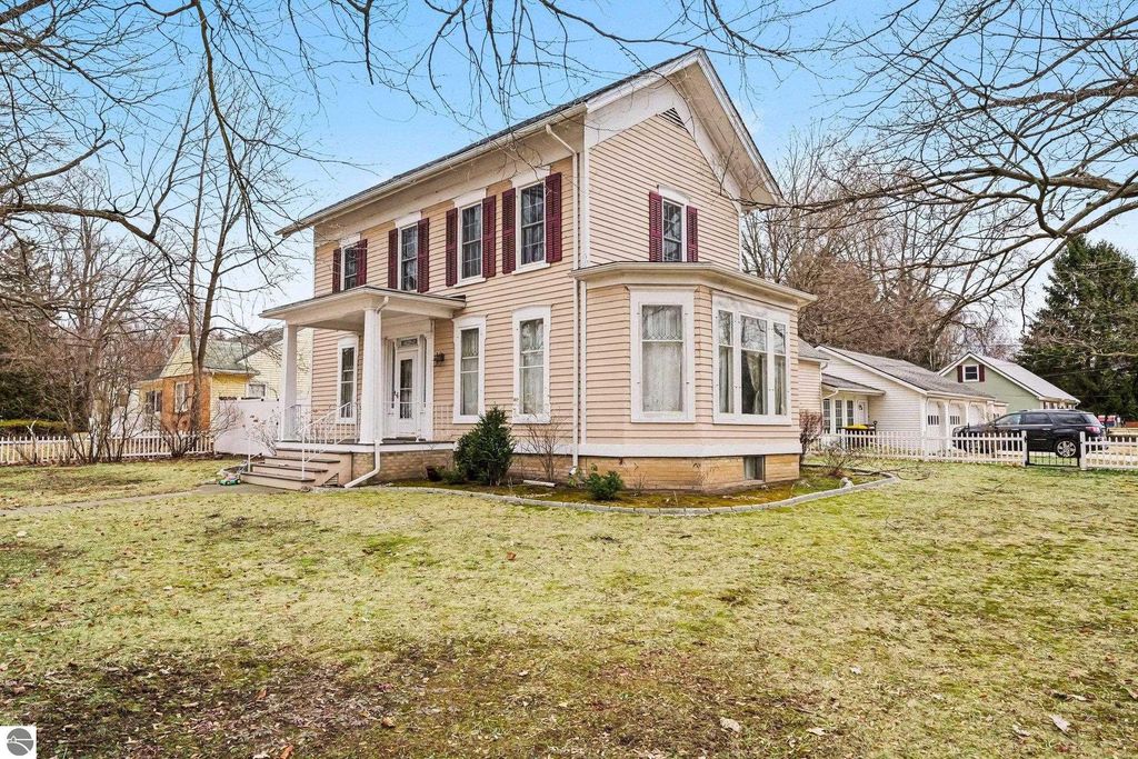 Image 1 of property listing at 404 E Saginaw Street, St Louis, MI 48880