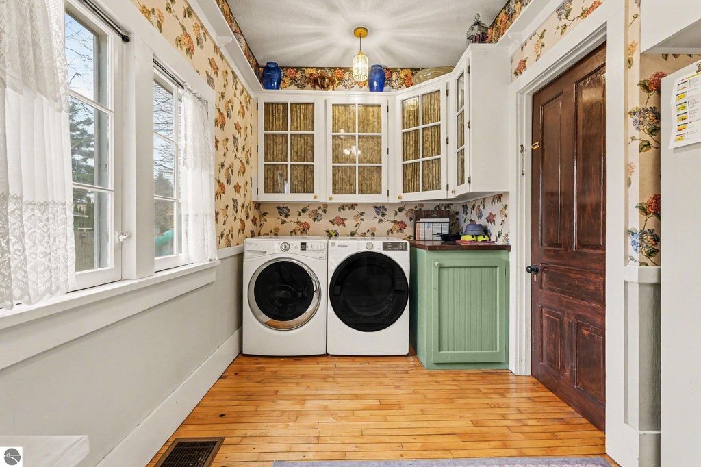 Image 10 of property listing at 404 E Saginaw Street, St Louis, MI 48880