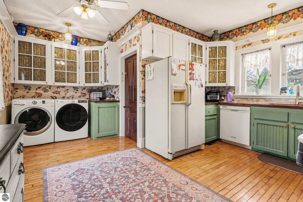Image 11 of property listing at 404 E Saginaw Street, St Louis, MI 48880