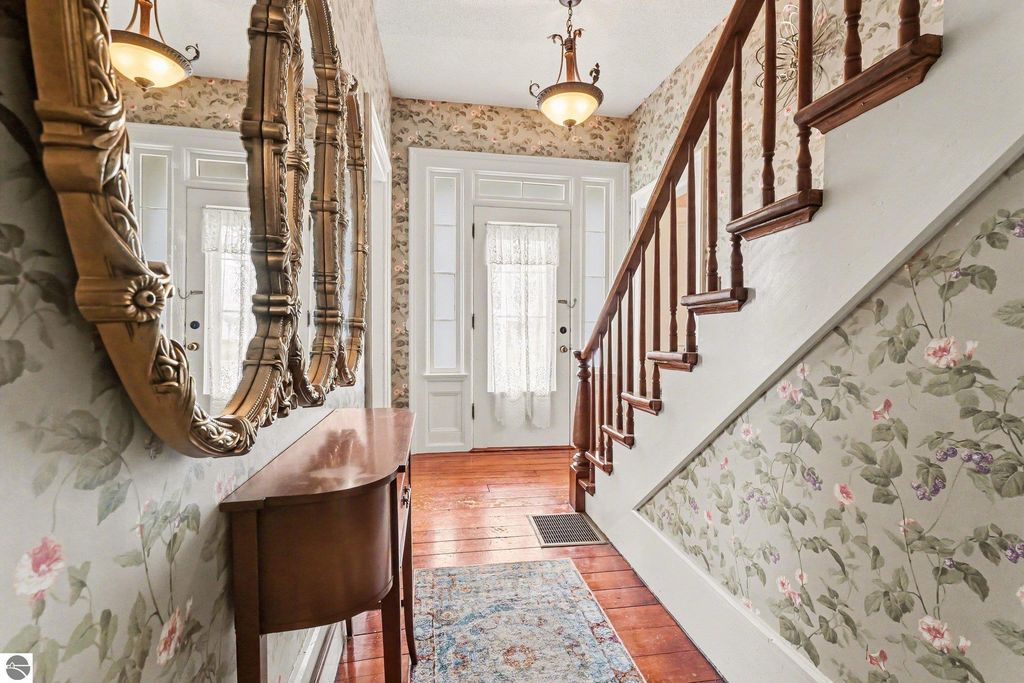 Image 3 of property listing at 404 E Saginaw Street, St Louis, MI 48880